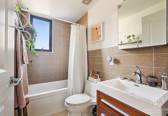 4th image of 125 Lexington Ave APT 3D