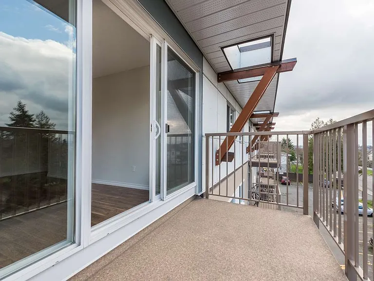 3220 Quadra St — Photo 8
