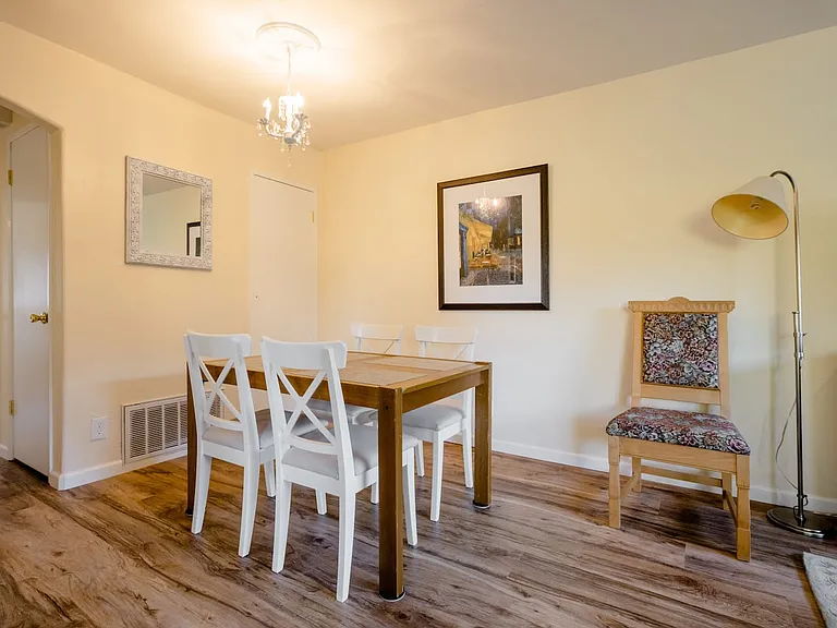 271 Sharp Cir #4 — Photo 10