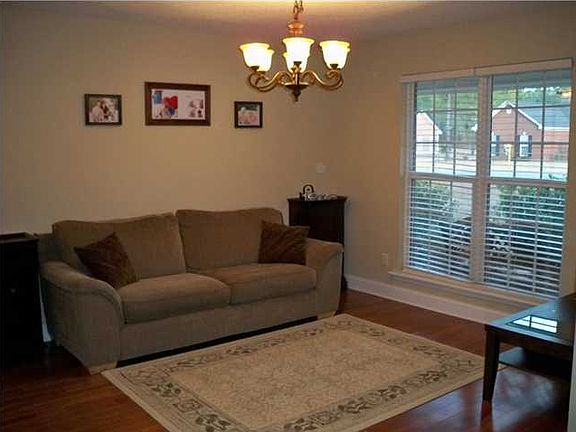 4th image of 131 Hartsfield Dr