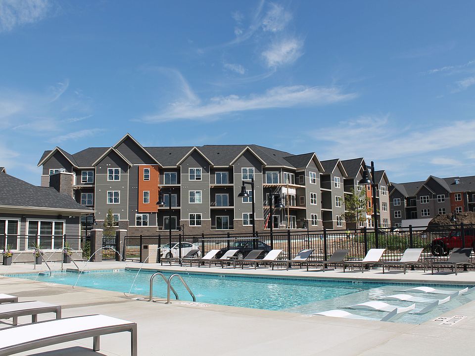 22 Slate Apartments Pool With Baja Ledge