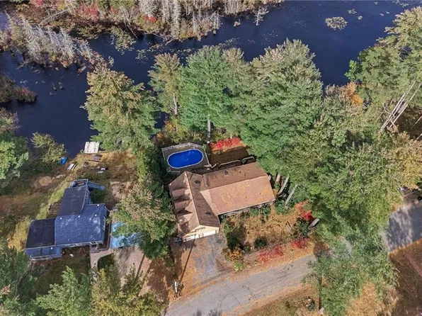 Pine Ln, Coventry, RI 02816