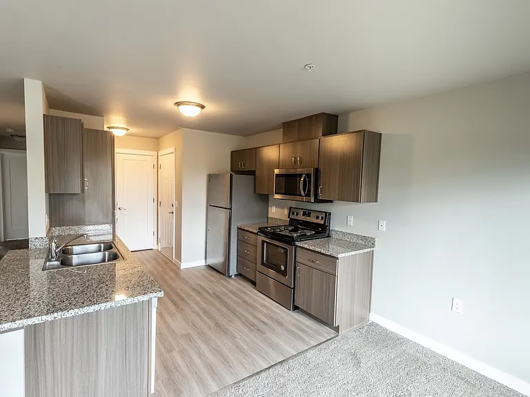 Evergreen Valley Apartments — Photo 22