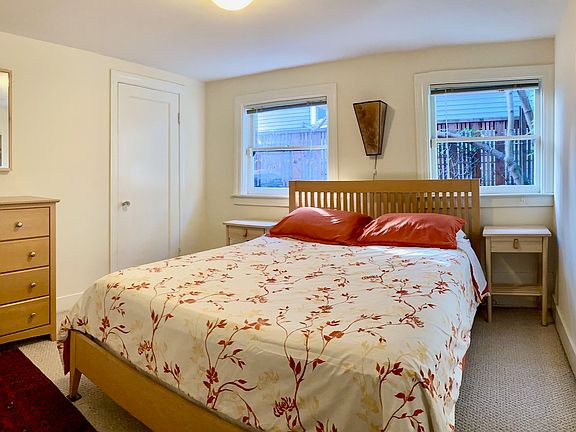 Bedroom 1, queen bed