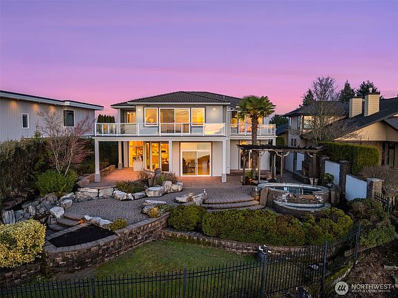 5th image of 3340 Shorecliff Drive NE