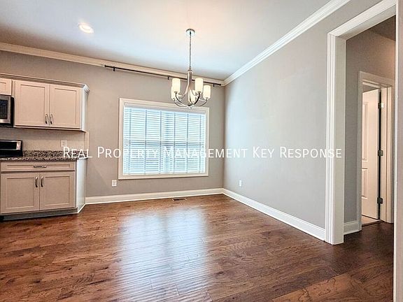 5th image of 135 Odie Ray St