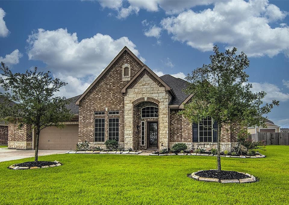 1st image of 4022 Broadmoor Dr