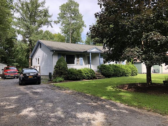 2nd image of 33 Stewart Dr