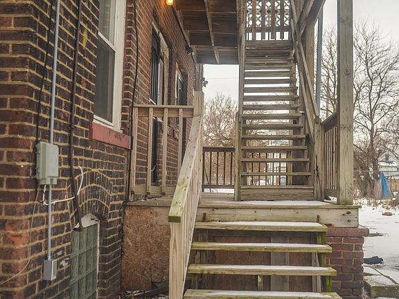 Each unit has it own separate back entrance, with well lit entrance and security doors.