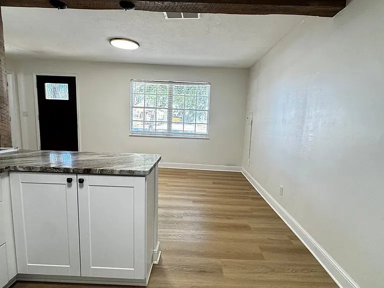3008 Hillview St — Photo 5