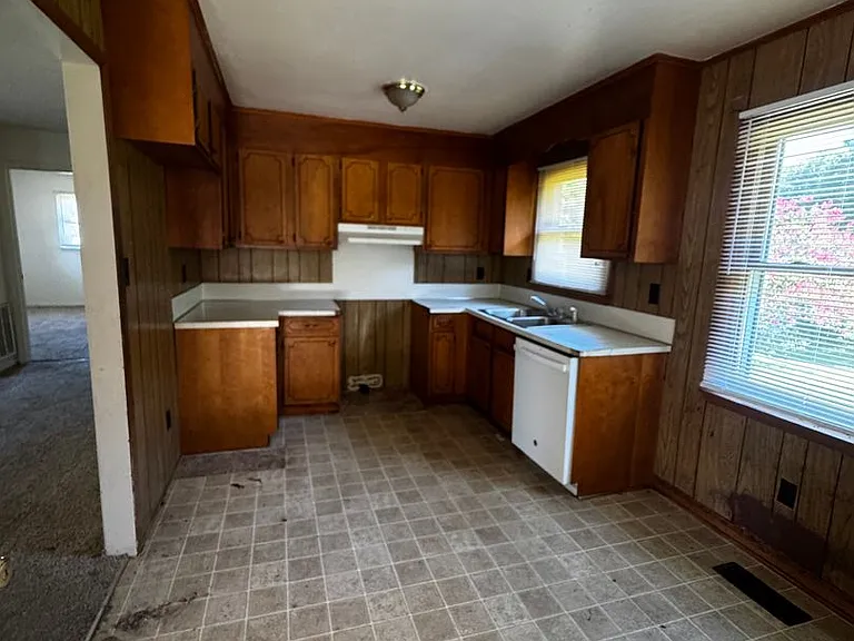 585 Winter Park Dr — Photo 4