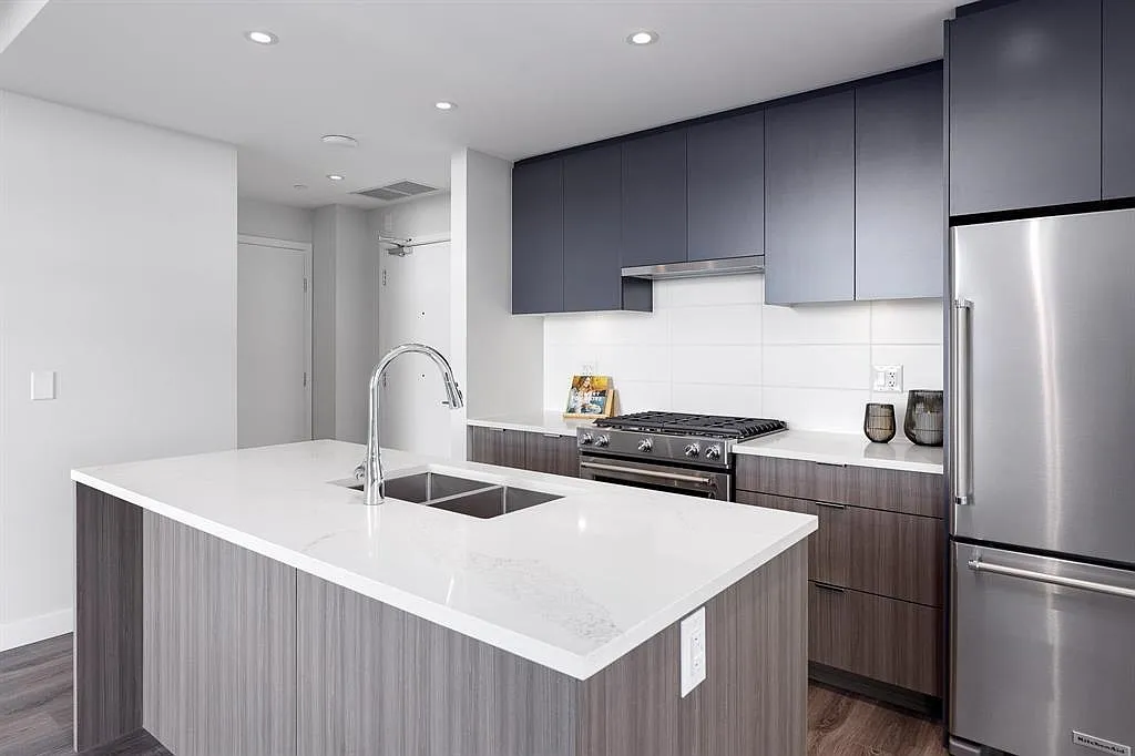 2 bed, 1000 sqft, $3,300 — Photo 2