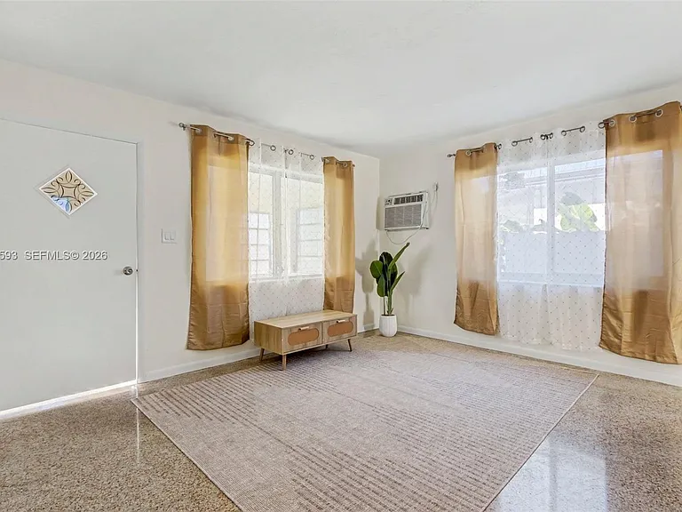 616 NW 3rd Ct — Photo 7