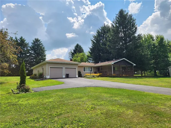121 Latonka Dr, Mercer, PA 16137