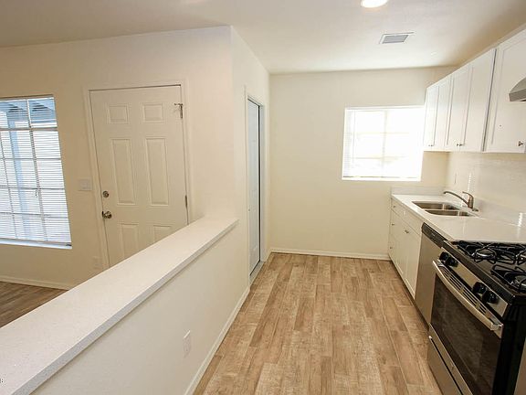 5th image of 2917 N 19th Ave Unit 117