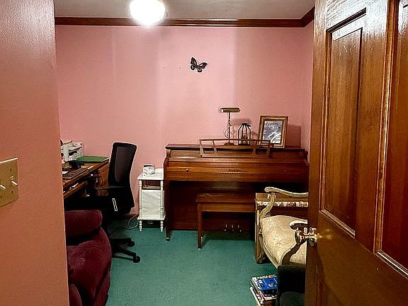 5th image of 326 Interurban St