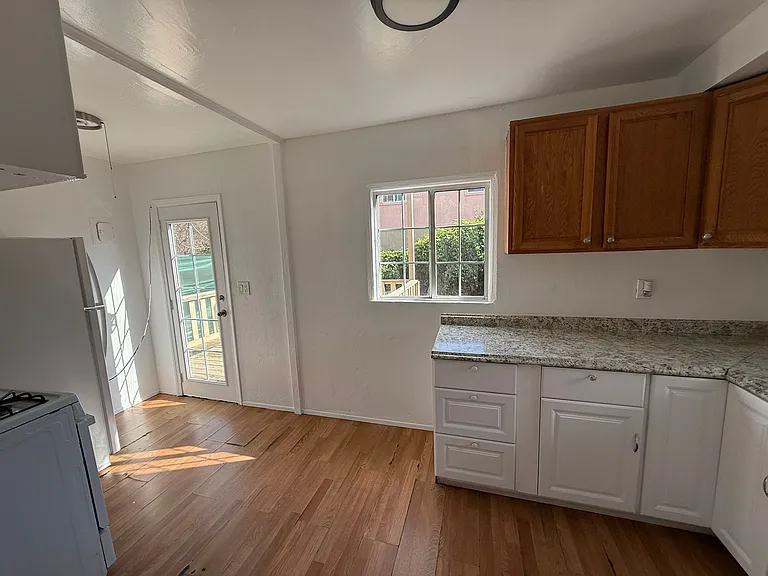 950 E Washington Ave #A — Photo 6