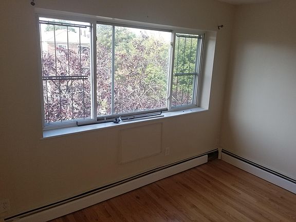 4th image of 1060 Huntington Ave APT 3