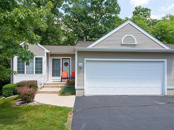 3rd image of 131 Woodbridge Ln