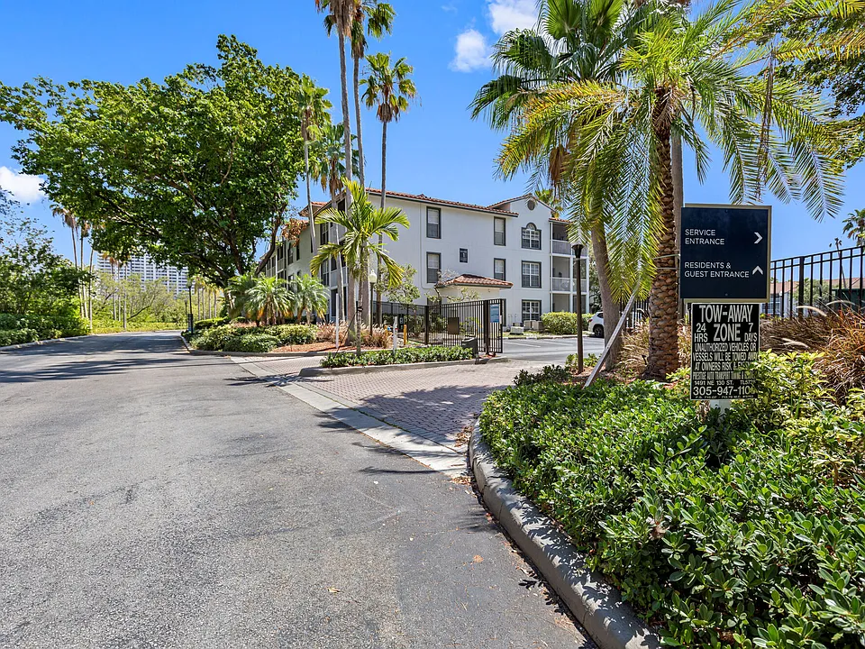 Town Aventura