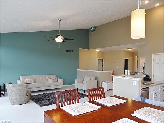 3rd image of 854 Willow Creek Dr