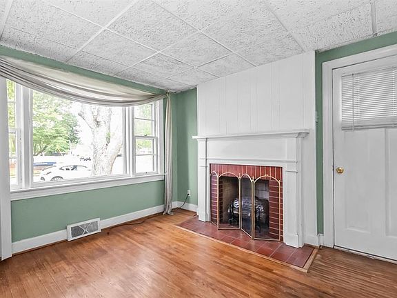 3rd image of 2201 Robin Rd
