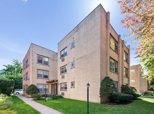 6645 N California Ave #102, Chicago, IL 60645