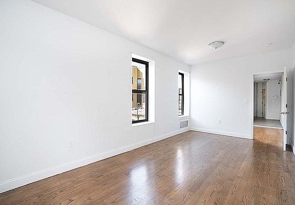 2nd image of 424 E 116th St