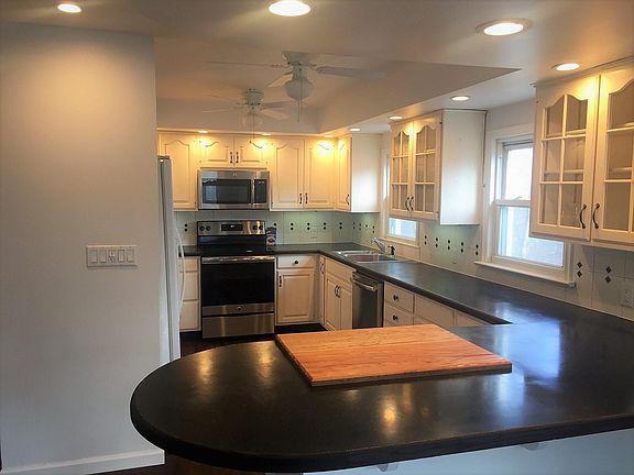 Updated eat in kitchen