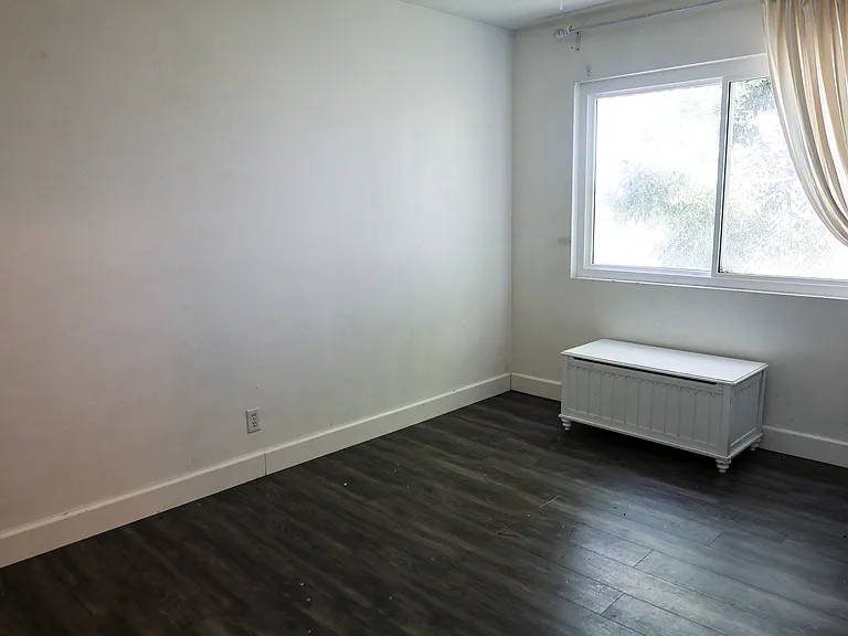 842 W Oliver St — Photo 13