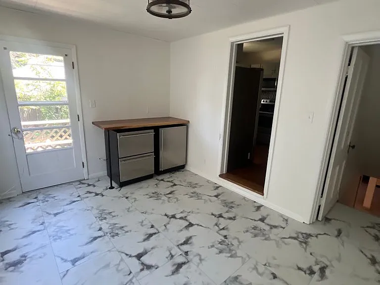 1005 E Wylie St — Photo 28
