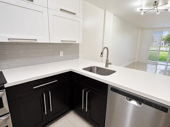 2nd image of 117 ROYAL PARK Drive #1H