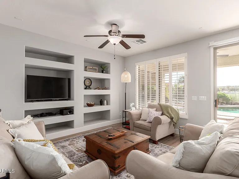 3725 E Meadowview Dr — Photo 8