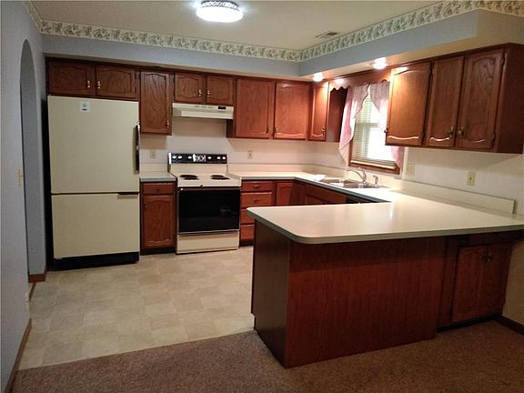3rd image of 4235 Douglas St
