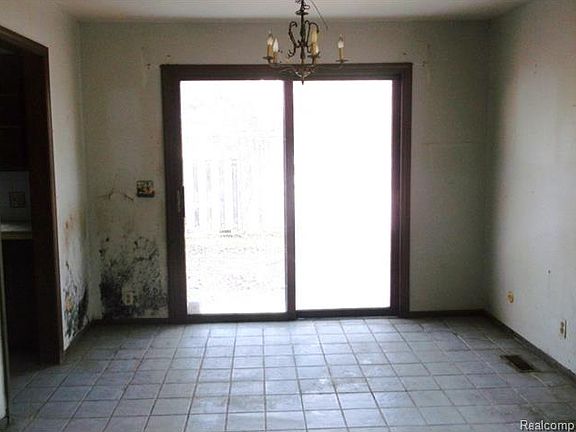3rd image of 20051 Parke Ln