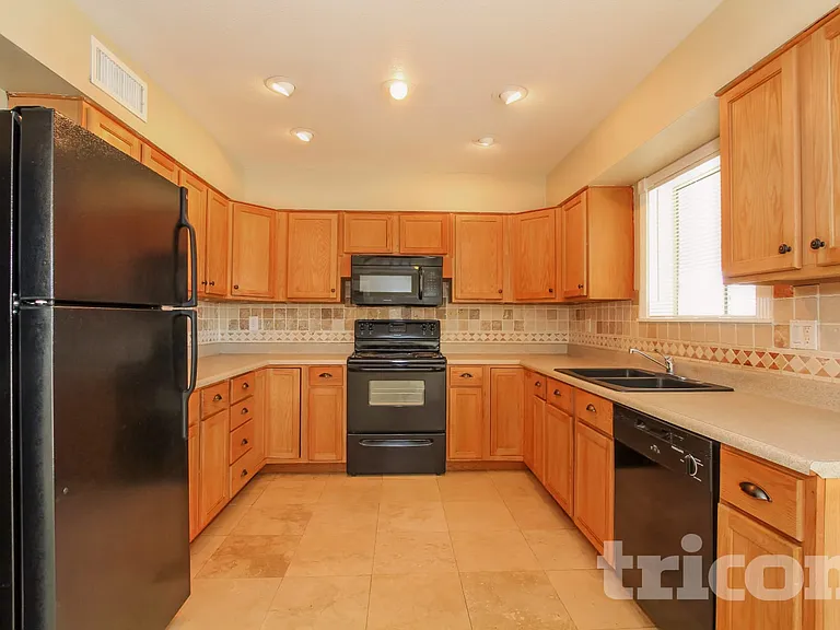 6237 W Marconi Ave — Photo 5