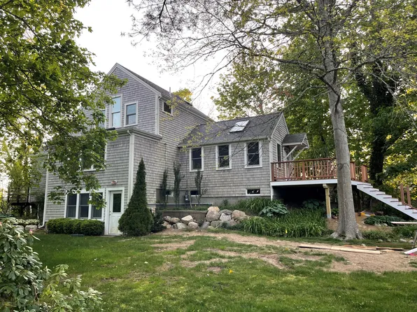 60 Quissett Avenue, Woods Hole, MA 02543