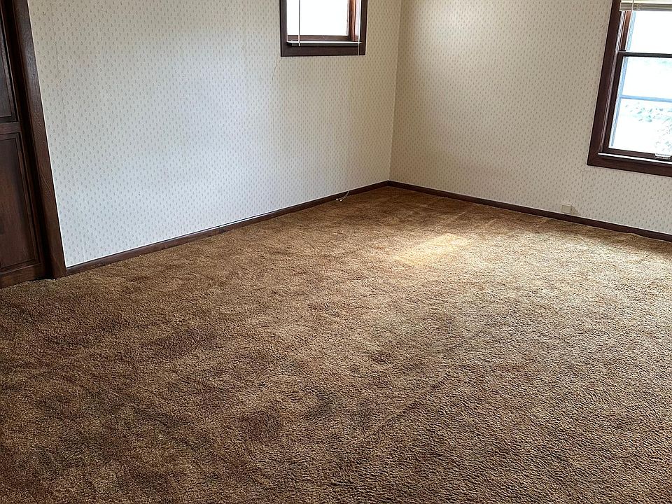 924 N Main St 1/2, Hutchinson, KS 67501 Zillow