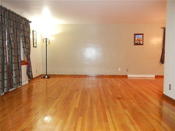 5th image of 2261 Willow Dr