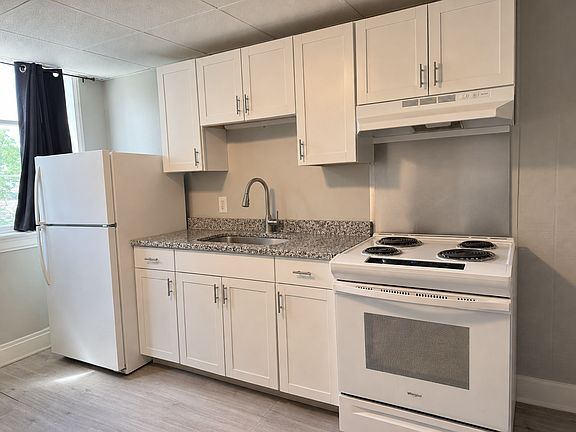 3rd image of 214-216 E King St #B
