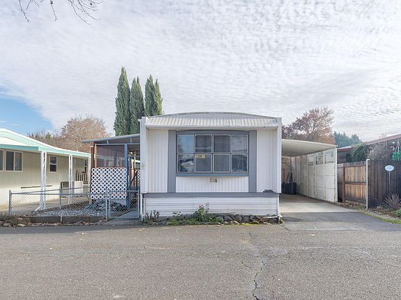 2nd image of 318 Sandlewood Dr