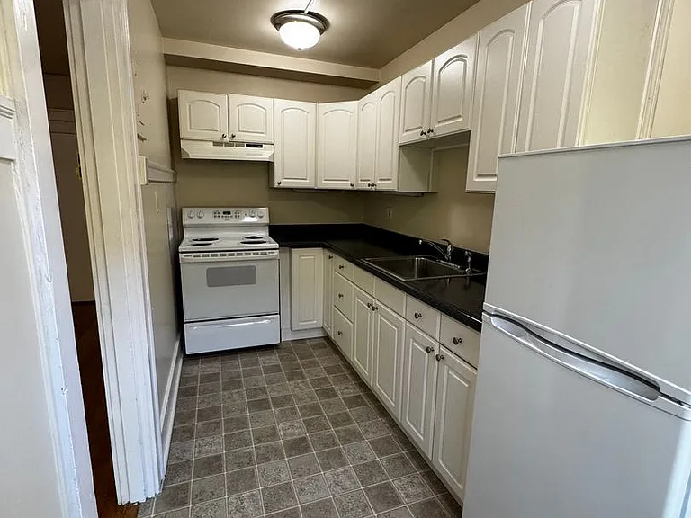 Belmont Apartments — Photo 25