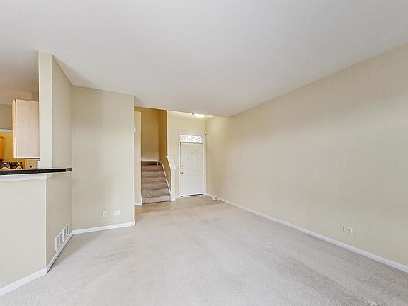 5th image of 386 Pine Lake Cir