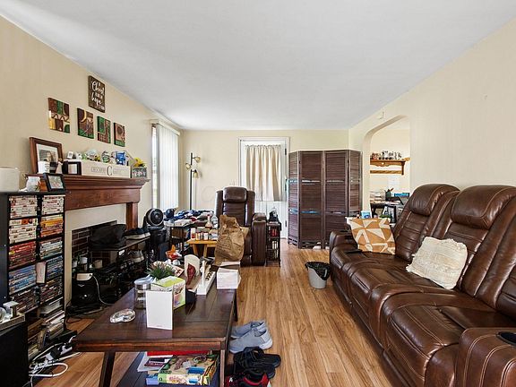 2nd image of 2422 Bretton Pl