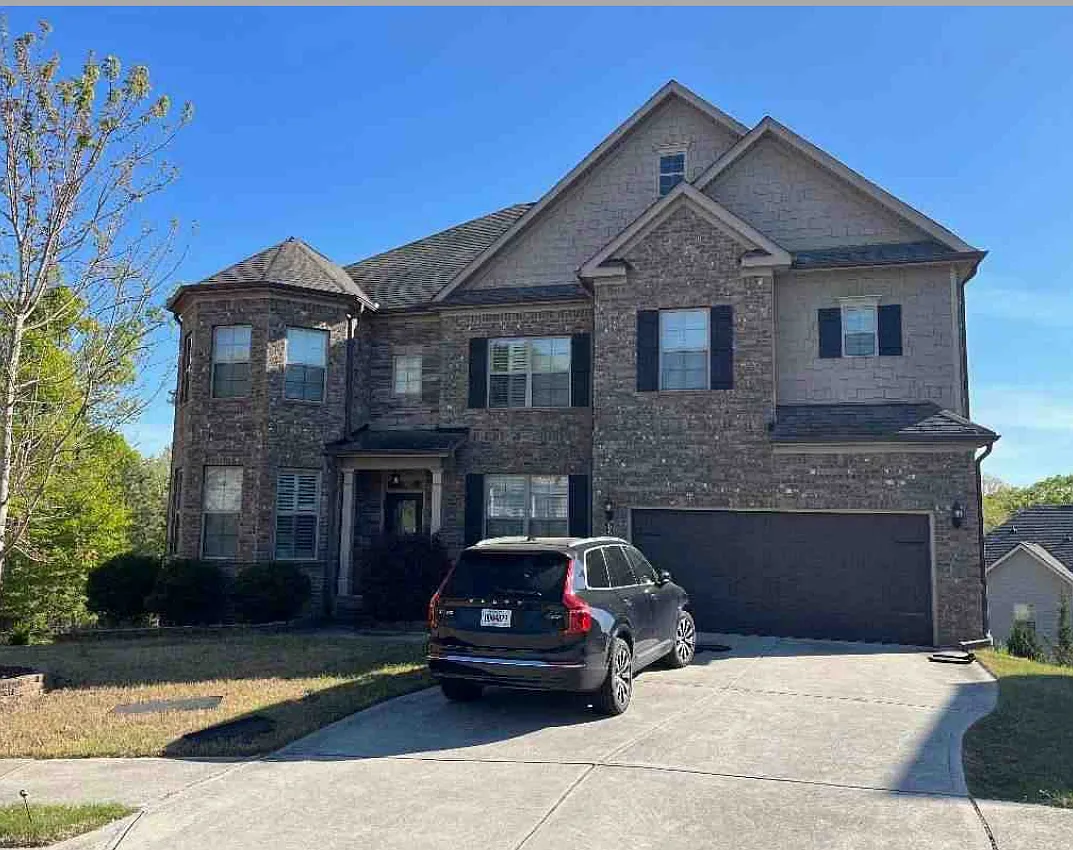 6 bed, 4020 sqft, $3,999 — Photo 1