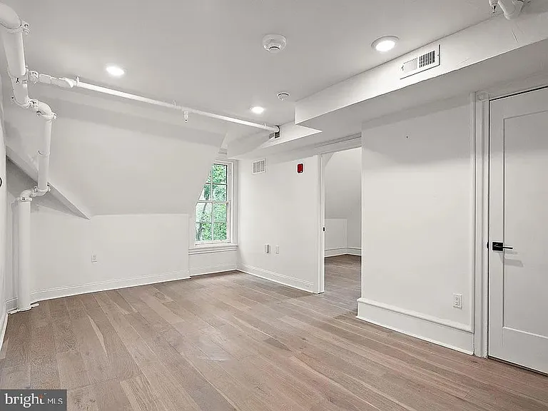 1308 State St #6 — Photo 3