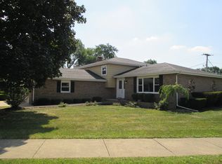 161 Schreiber Ave, Roselle, IL 60172