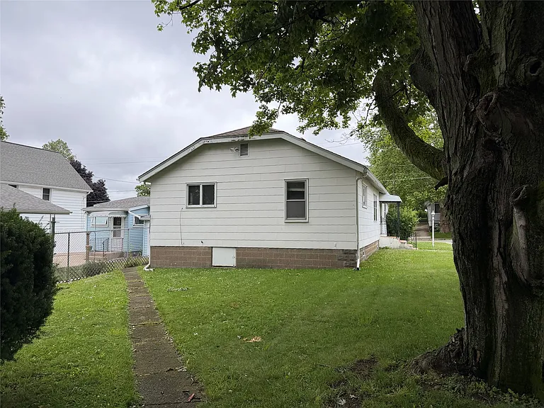 4250 Harding Dr — Photo 14
