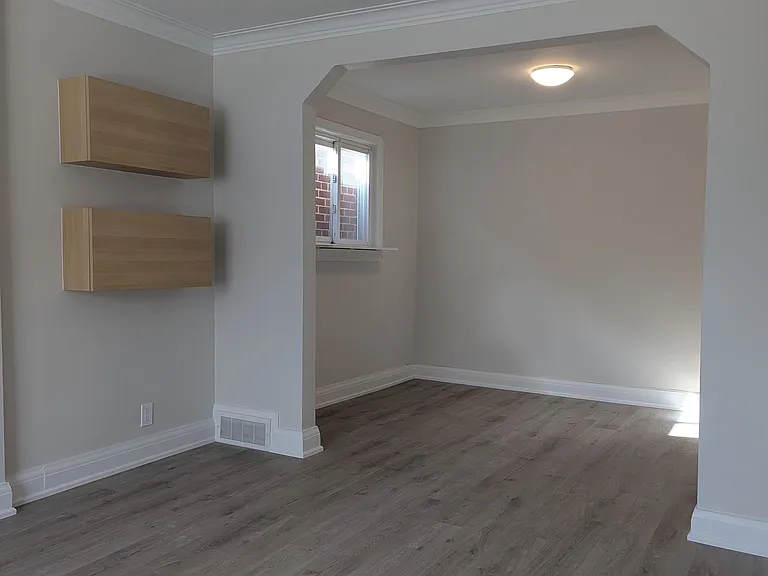 292 Scott Rd #MAIN FLOOR — Photo 3