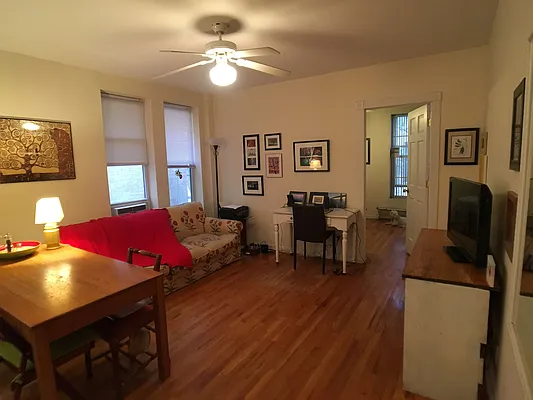 Rented by Moises Farhart, LREB | media 16